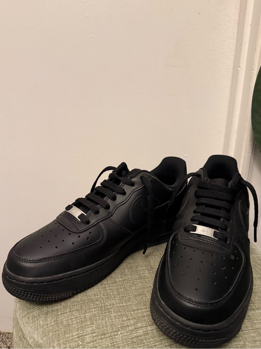 NEW Nike Air Force Triple Black: Women’s Size 8.5-Men’s 7 (DD8959-001) - Picture 4 of 7